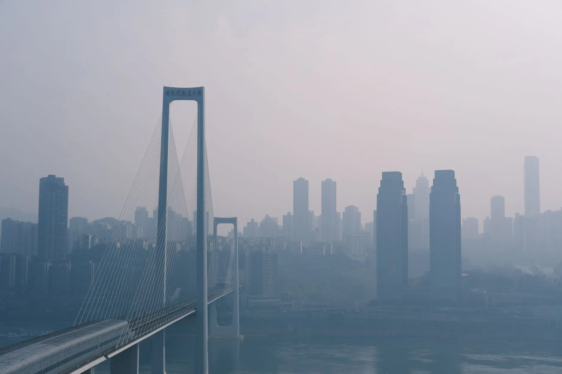重庆地区太阳能路灯抗阴雨设计方案与选型要点正文配图 1